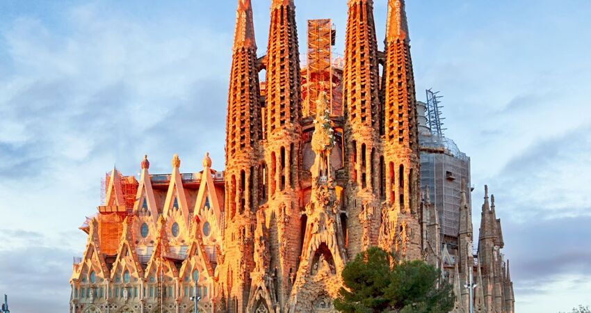 Express Barcelona Turu (Sevgililer Günü Özel)