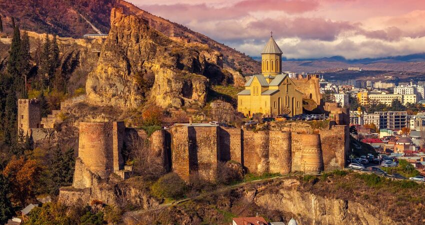 İzmir'den Vizesiz Uçakla Batum Tiflis Kars Turu